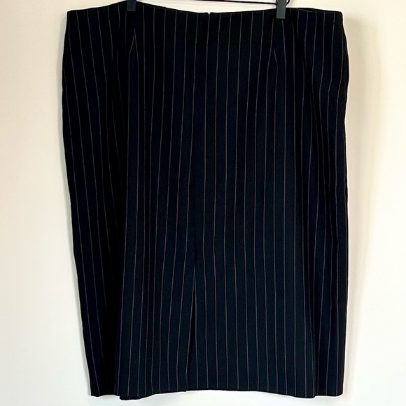 Chic Black Pinstripe Pencil Skirt - Size: 3X - Picture 1 of 6